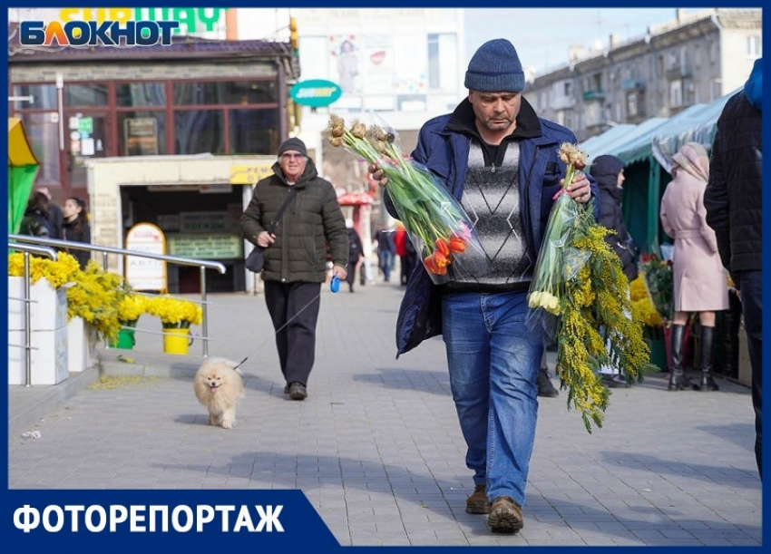 Продавцы разбиты горем: в Волгограде нет большого спроса на цветы перед 8 Марта