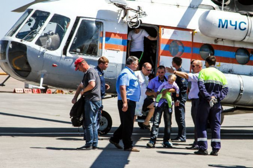 На вертолете в Волгоград прибыло еще 17 беженцев из Украины
