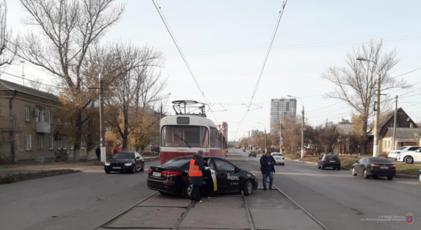 Стали известны пострадавшие в ДТП с трамваем и «Яндекс.Такси» в Волгограде
