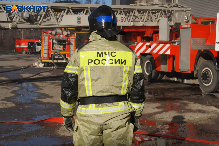 Три поезда остановлены из-за мощного степного пожара под Волгоградом