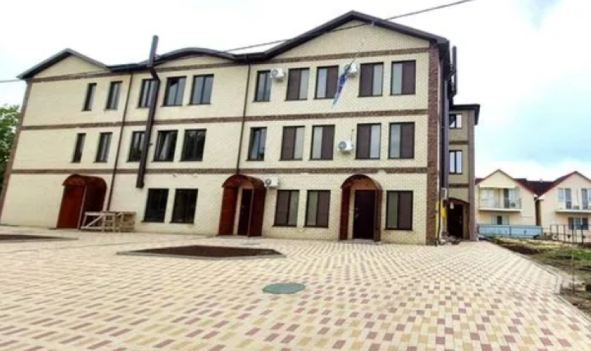 Трехэтажку с семью кухнями продают в одни руки за 150 миллионов в Волгограде