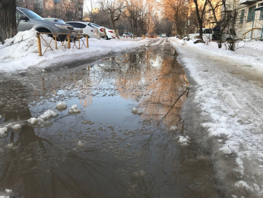 В Волгограде растаял асфальт: 101 улицу отремонтируют заново