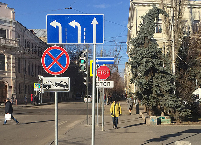 В центре Волгограда у пешеходов отнимают тротуары ради ЧМ-2018