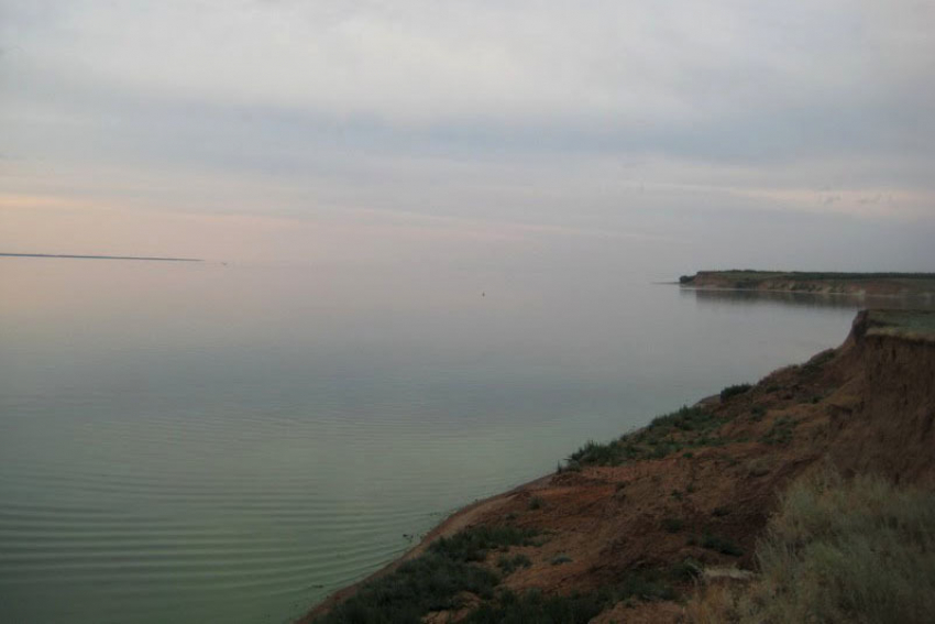 В Цимлянском водохранилище на резиновой лодке бесследно исчез 25-летний парень