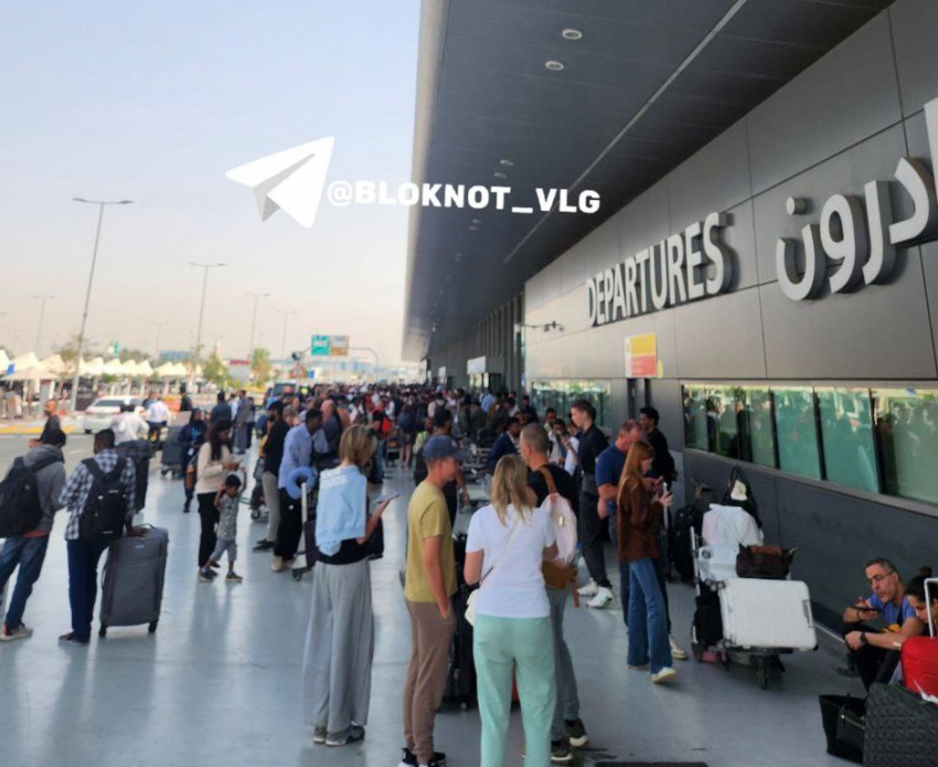 Что творится в аэропорту Дубая после атаки Ирана: вход закрыт, рейсы отменены