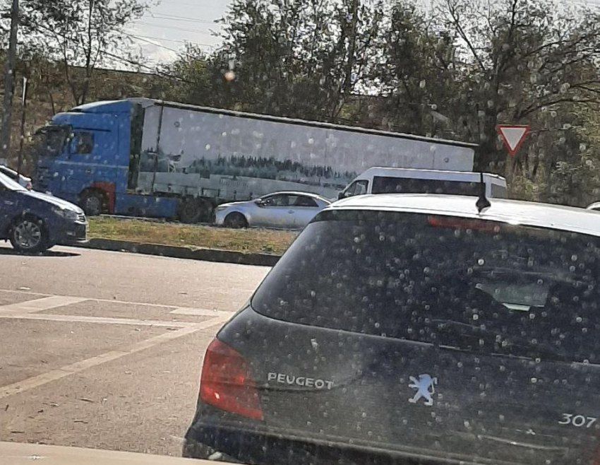 Запретить въезд фурам требуют в Волгограде