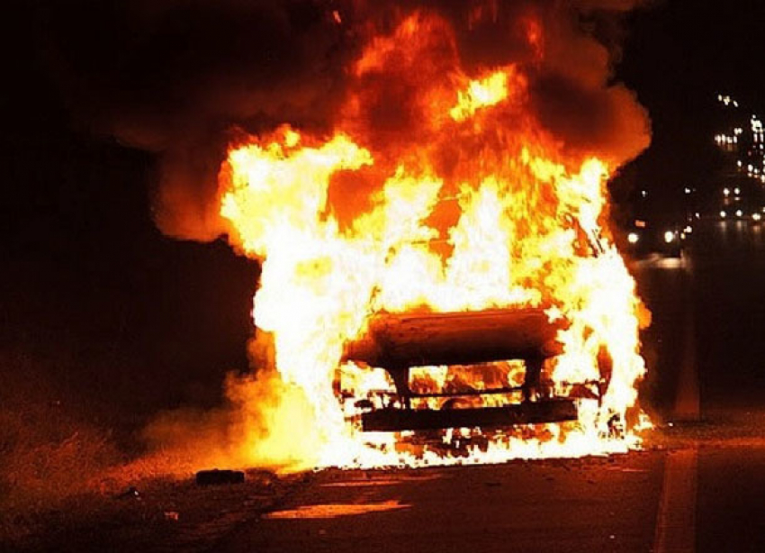 Alfa Romeo и «семерка» сгорели за сутки в Волгоградской области