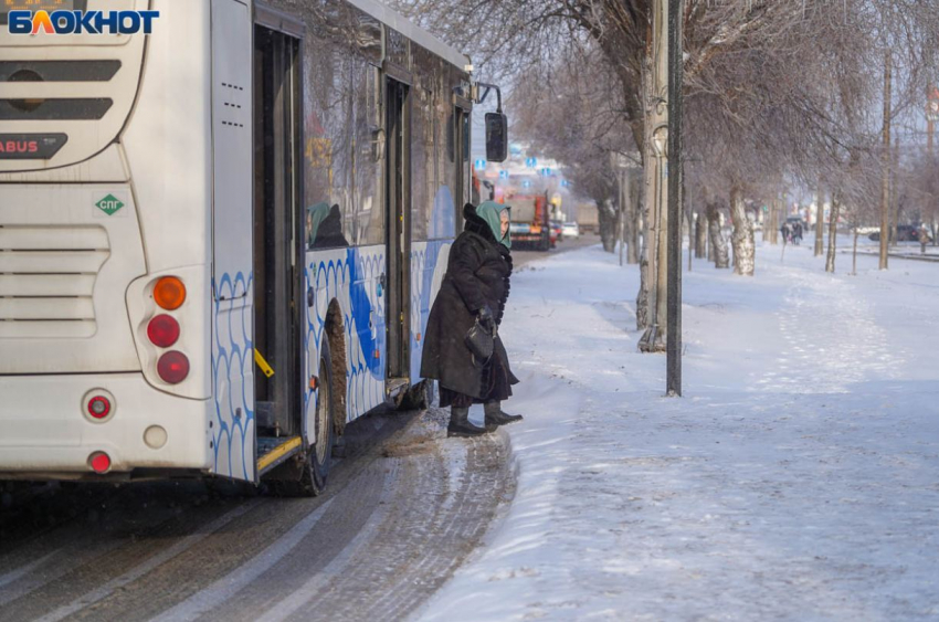 Избранным волгоградцам назначили выплаты по 100 тысяч рублей