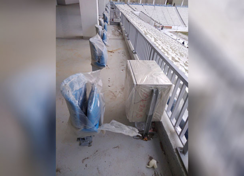 VIP место с персональным «столиком под пиво» обнаружили на трибуне «Волгоград Арены»