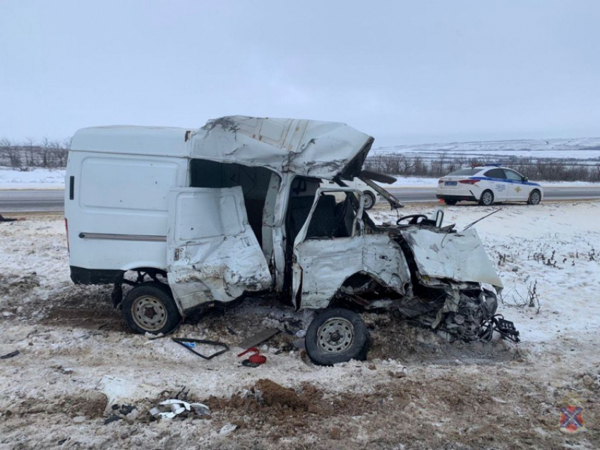 Три человека погибли на трассе в Волгоградской области