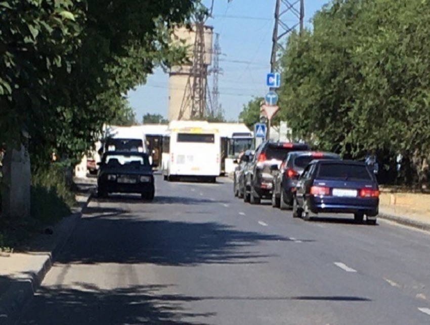 ДТП парализовало движение автобусов в Дзержинском районе Волгограда