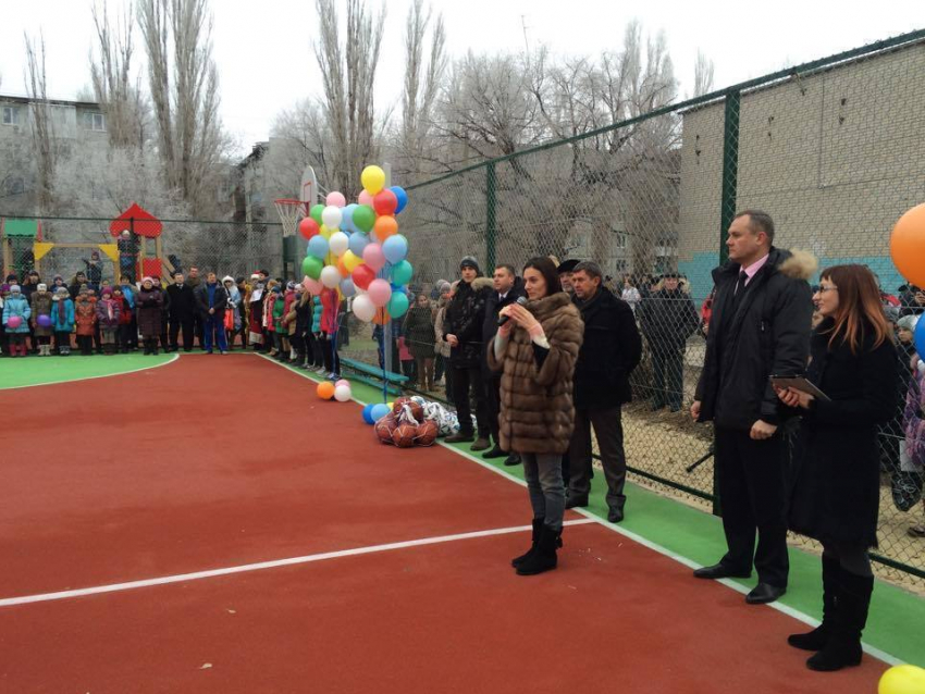Елена Исинбаева открыла на базе волгоградской школы новый спорткомплекс 