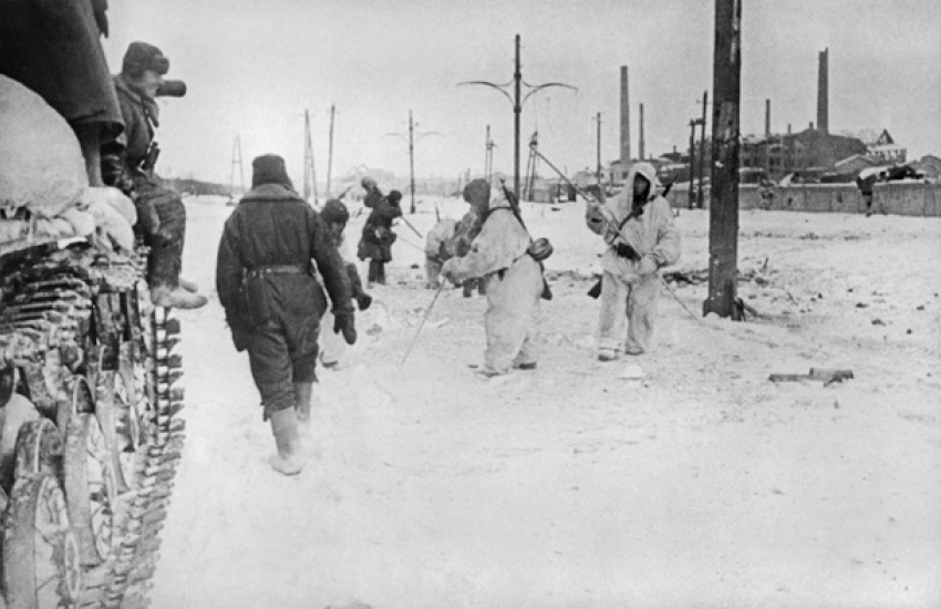 24 декабря 1942 года – под Сталинградом советские войска сорвали контрудар противника   