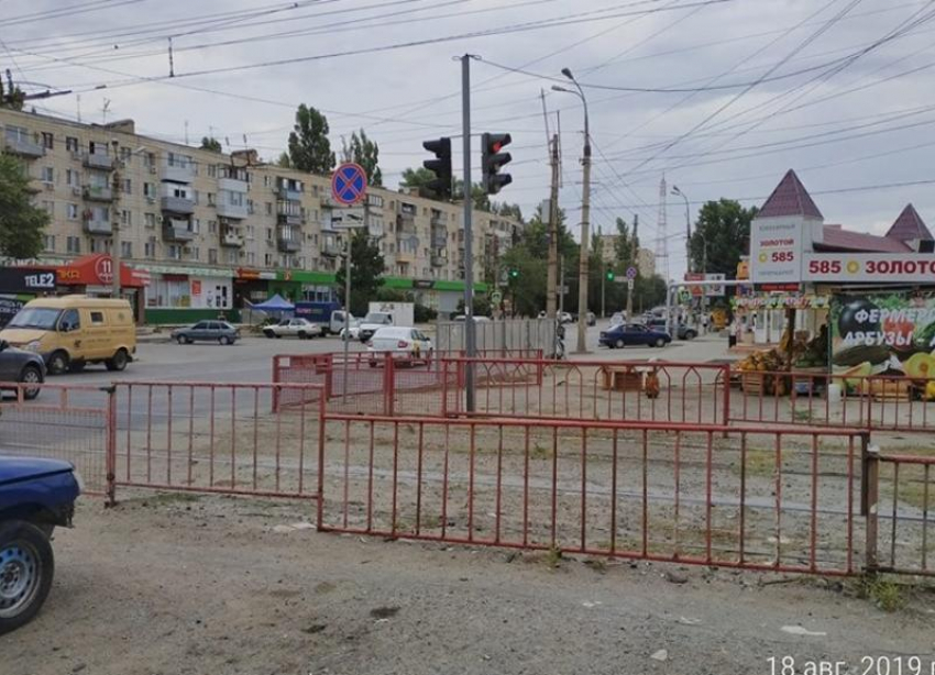 Три пешеходных перехода из «Покупочки» на Качинский рынок возмутили волгоградского общественника