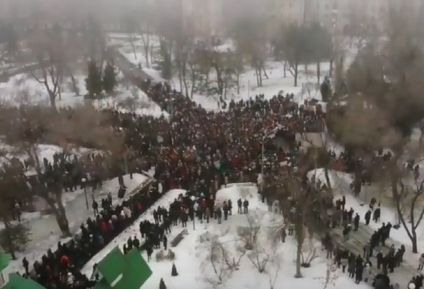 Полторы тысячи волгоградцев собрались вместе почтить память погибших в кемеровской трагедии