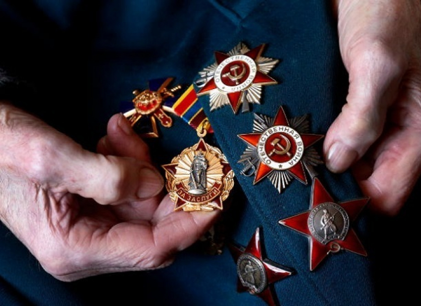 Волгоградскому «писателю» грозят 5 лет колонии за сбор с ветеранов медалей «ради книги"