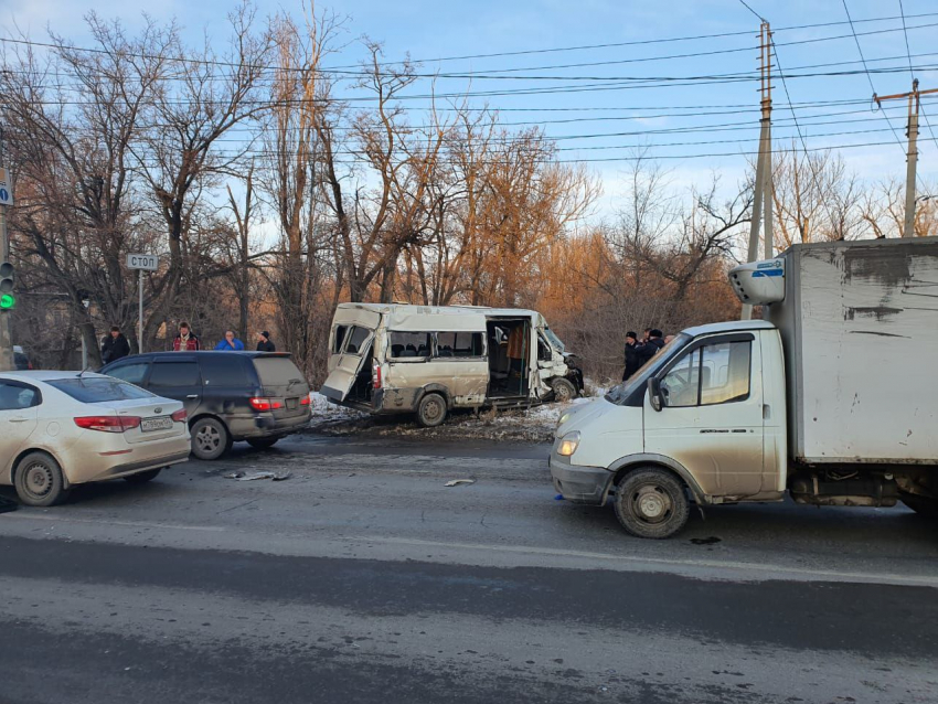 Двое с 6-классником погибли, восемь волгоградцев в больнице: все о катастрофе с маршруткой на проклятом месте