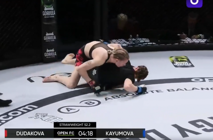 Исключенная из UFC Дудакова снова завоевала чемпионский пояс
