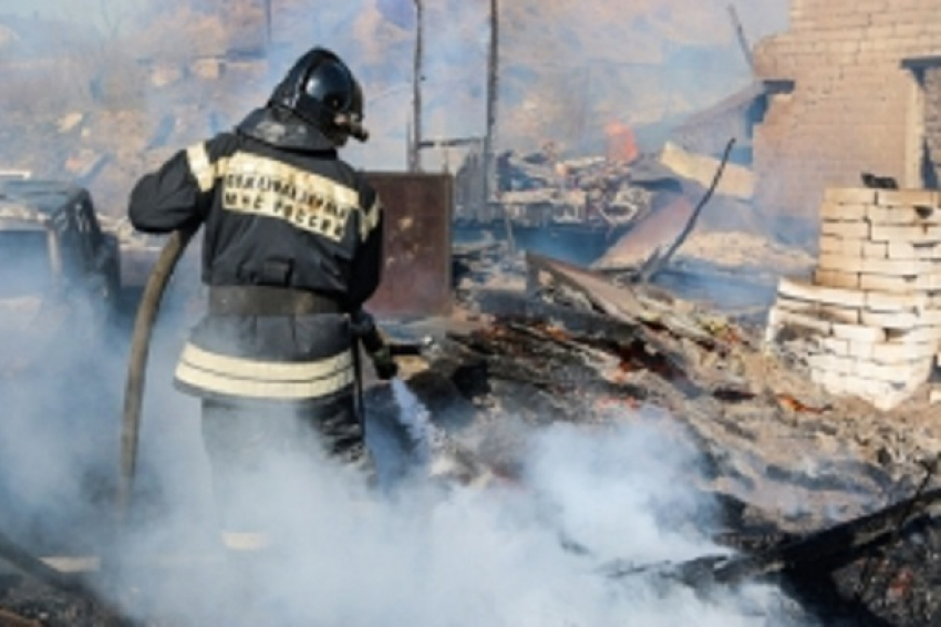 Стали известны подробности пожара в доме на юге Волгограда, где заживо сгорели два человека