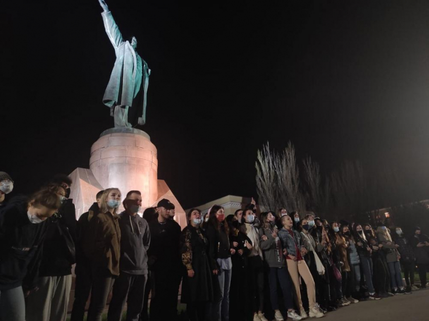 В Волгоградской области «Единая Россия» запретила серийные одиночные пикеты накануне выборов в Госдуму