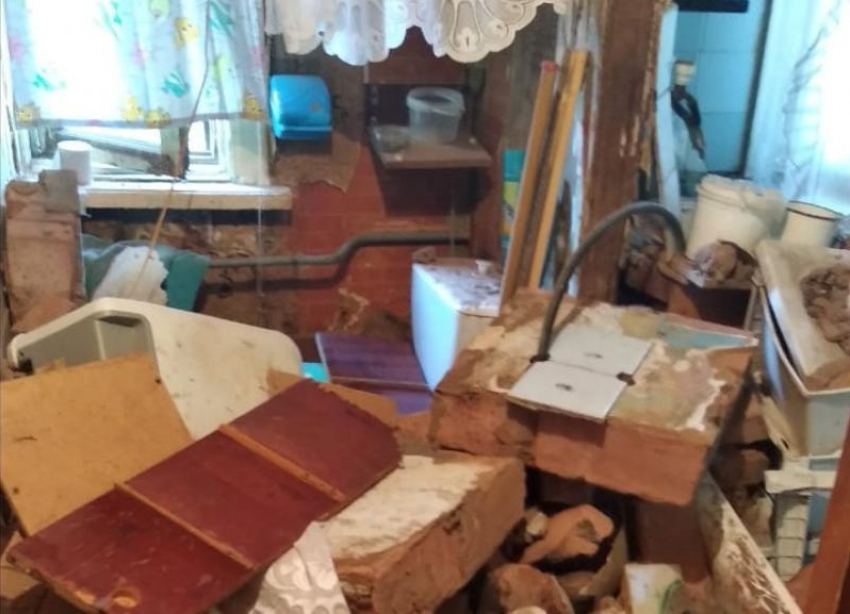  Опубликованы фото и видео с места обрушения в аварийном доме на юге Волгограда