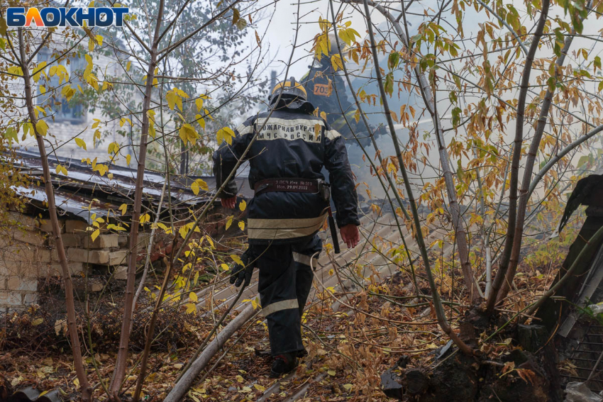 Крупное возгорание душит гарью жителей юга Волгограда