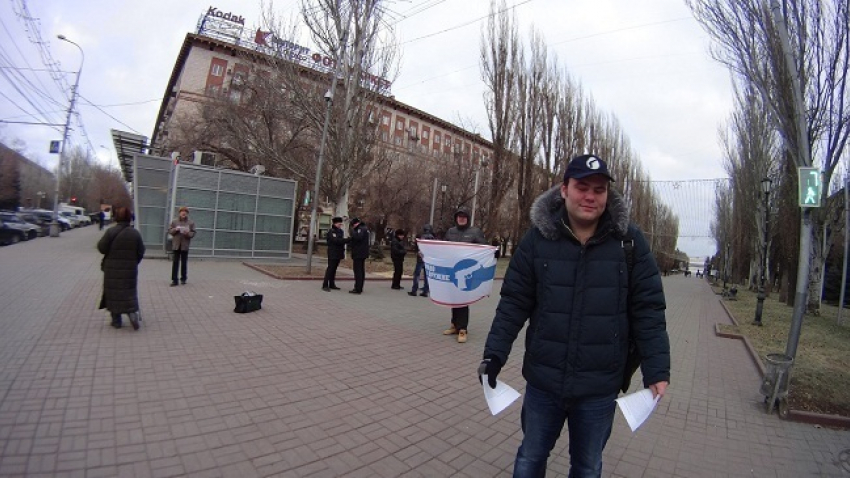 На пикет «Право на оружие» в Волгограде пришли 5 человек