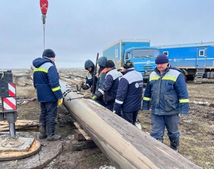 Последствия разгула «Ольги» продолжают ликвидировать под Волгоградом в суровый мороз