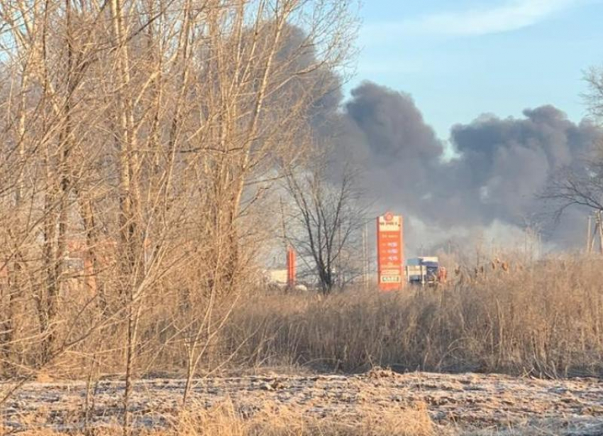 Пожар на складе с лакокрасочными материалами локализовали в Волгоградской области