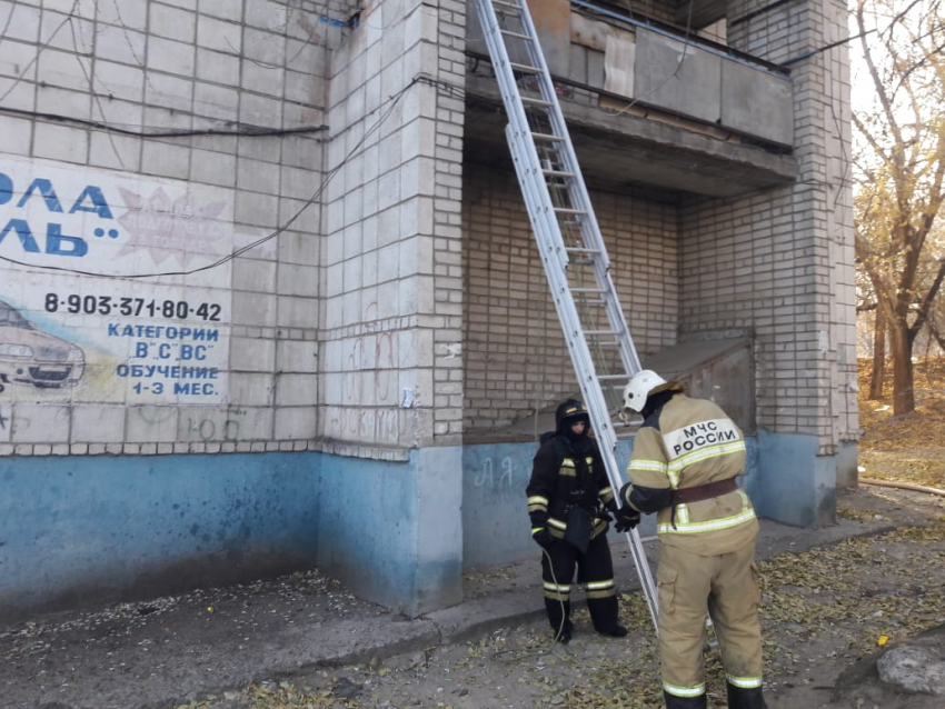 Не выбрался живым: 73-летний волгоградец погиб в загоревшемся многоквартирном доме