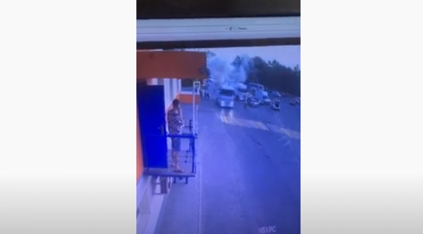 Загоревшаяся на ходу фура на юге Волгограда попала на видео