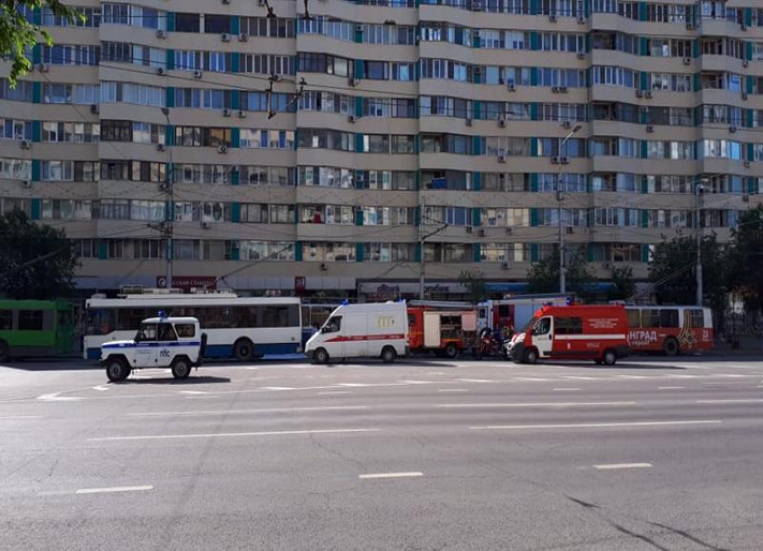 Троллейбус задымился рано утром в центре Волгограда