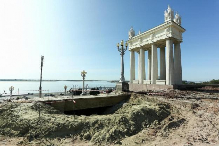 Политические партии решили единогласно выбрать спикера гордумы и главу Волгограда