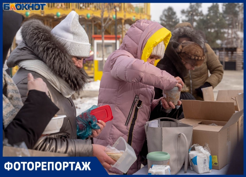 Концерт с раздачей пирожков собрал очереди в центре Волгограда 2 февраля