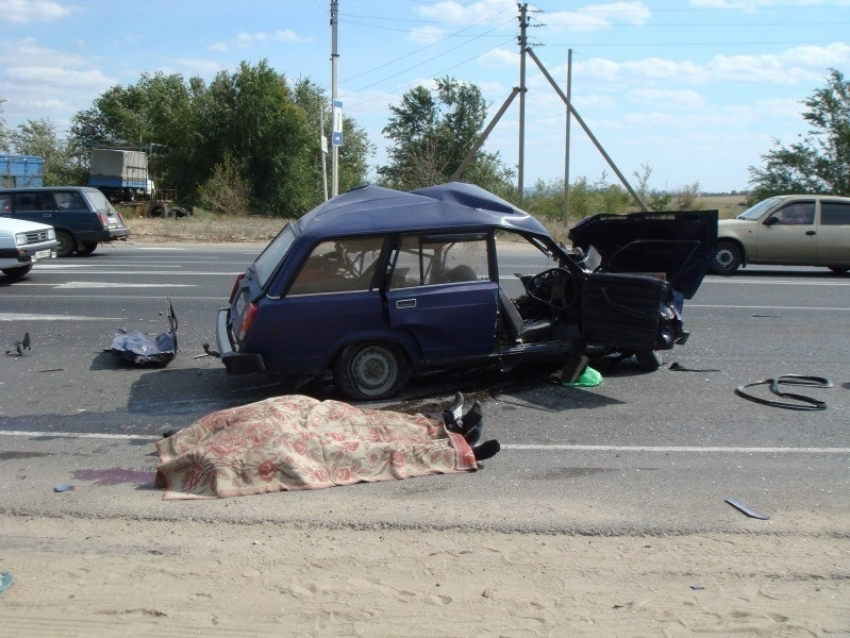 На севере Волгограда в ДТП погибли два человека