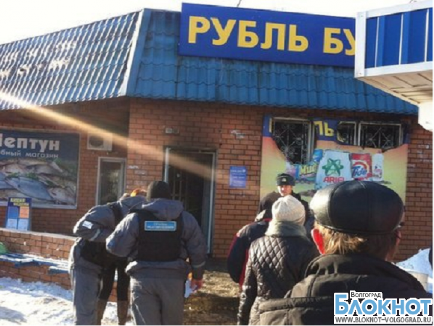 В Волгограде сгорел магазин бытовой химии. Видео