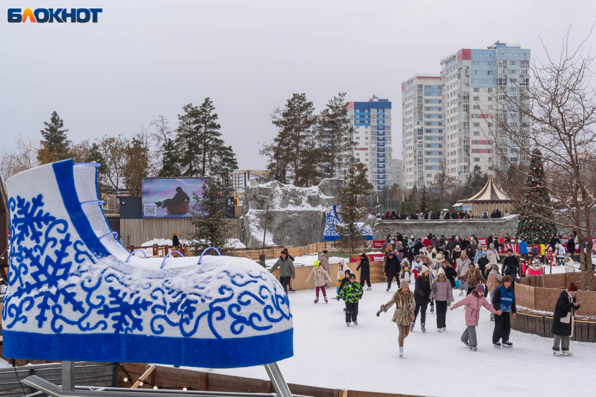 Самый большой каток закрылся в центре Волгограда 