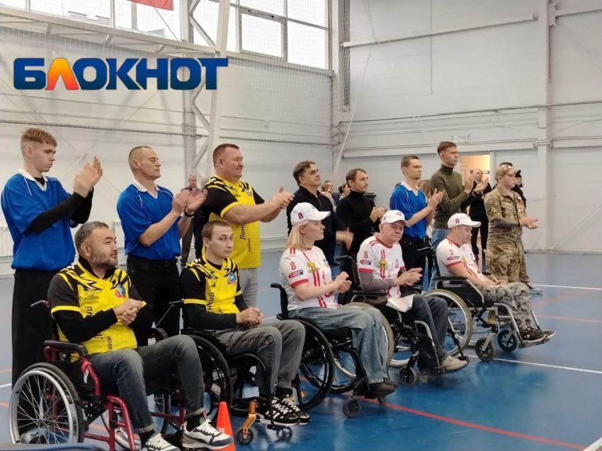 Футбольные электроколяски получили волгоградские спортсмены