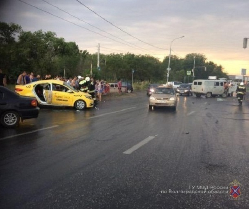 На пьяного водителя УАЗа возбуждено уголовное дело за смертельное ДТП с такси в Волгограде