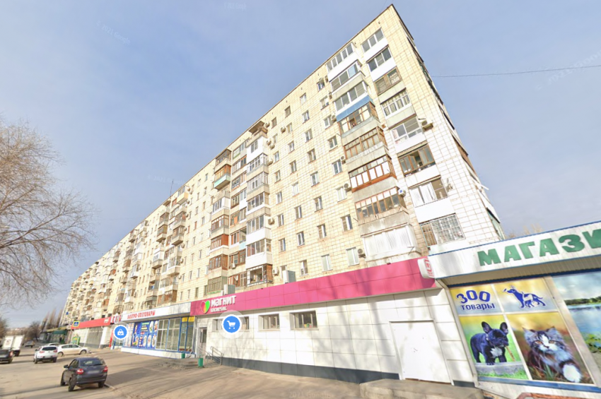 «Диван горит, он спит»: 9-этажка загорелась ночью в Волгограде