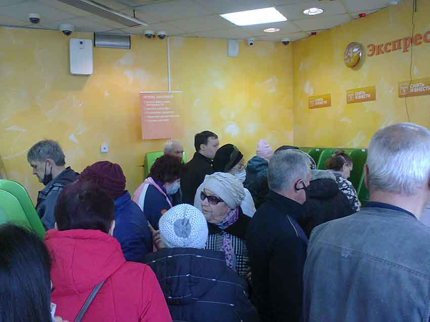 В Волгоградской области выстроились очереди к отделениям Сбербанка