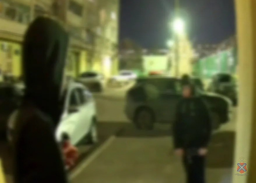 Испортивших дорогие домофоны малолетних вандалов ищут под Волгоградом