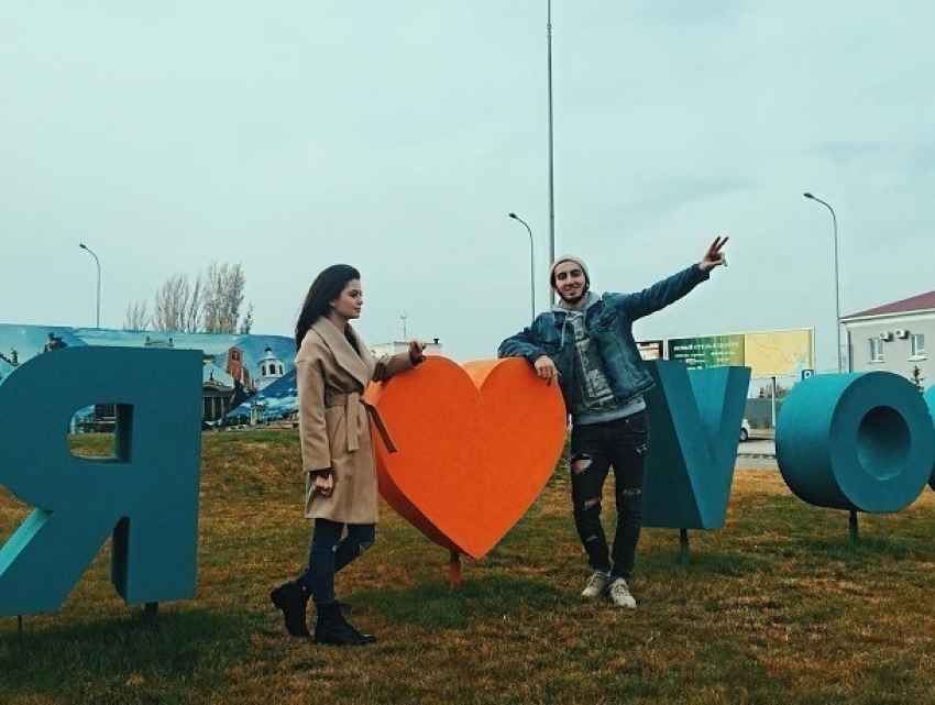 Известная блогер Карина Каспарянц воскликнула «Что это?» при виде монумента «Родина-мать зовет!"