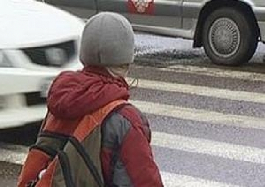В Волгограде под колеса иномарки попал 10-летний школьник