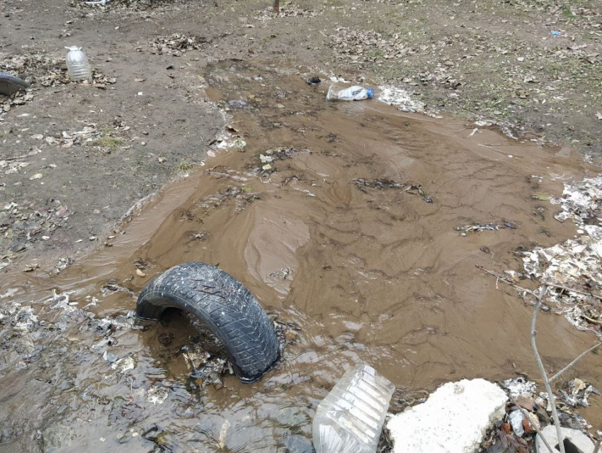 Прорывная вода третий день заливает Ворошиловский район в Волгограде