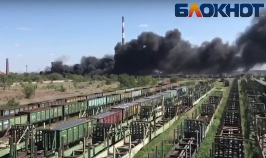 Пожар на «кладбище покрышек» в Волжском сняли на видео 