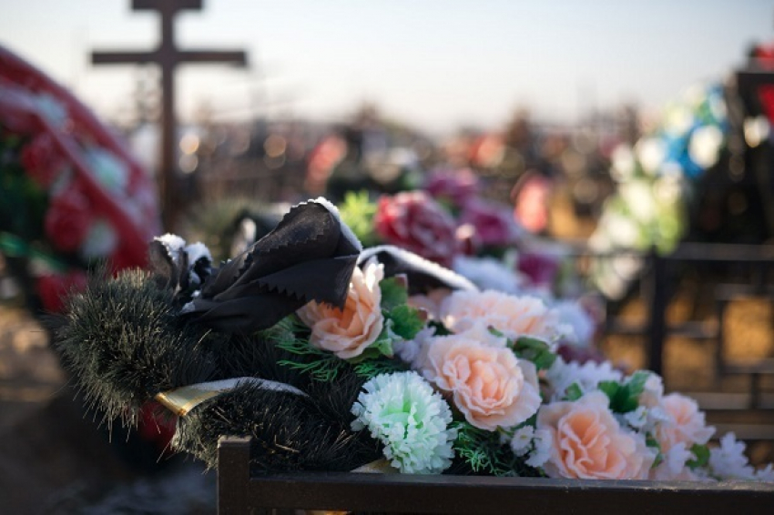 Волгоградское бюро судмедкспертизы навязывало родственникам умерших услуги похоронного агентства