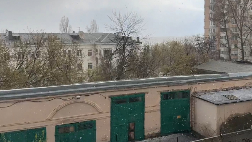 Сильный град с грозой накрыл Волгоград: видео