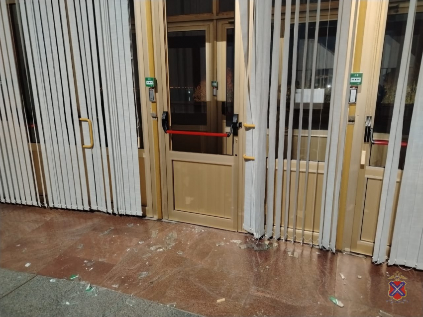 На разбившего стекла в музее-панораме приезжего завели уголовное дело в Волгограде 