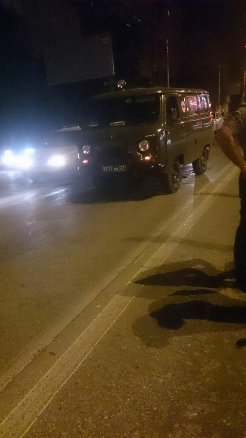 В Волгограде военный санитарный автомобиль УАЗ сбил пешехода